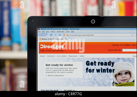 Die Directgov Website erschossen vor einem Bücherregal-Hintergrund (nur zur redaktionellen Verwendung: print, TV, e-Book und redaktionelle Webseite). Stockfoto