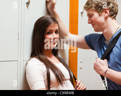 Student paar flirten Stockfoto