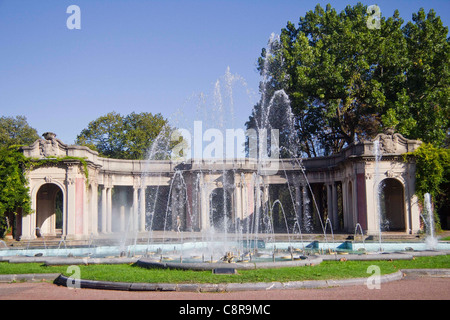 Pavillon und Brunnen im Doña Casilda Iturrizar Park, Bilbao, Spanien Stockfoto