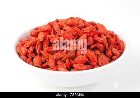 Goji-Beere in Schüssel weiß Stockfoto