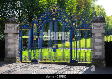 Stahl ornamental Gates vom Piccadilly gesehen in London Royal Park Green Park London England Großbritannien Stockfoto