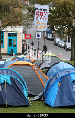 Eine kleine Gruppe von Menschen haben eine besetzen Brighton-Kampagne, Einrichten von Zelten im Bereich der Stadt in einem ähnlichen Stil zu den letzten St Pauls Cathedral Besetzung Victoria Gardens in London begonnen. Abgebildet sind die Demonstranten in Brighton, East Sussex, UK. Stockfoto