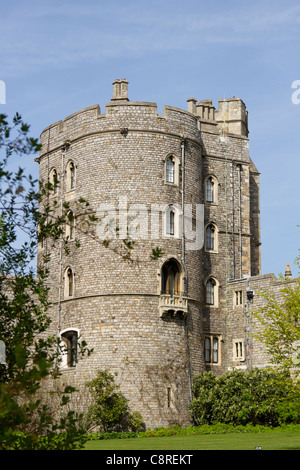 Windsor Castle Turm aus dem Gelände des Schlosses. Windsor Castle, besetzt die älteste und größte Schloss der Welt. Die Stockfoto