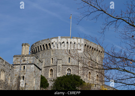 Königin in der Residenz in Windsor Castle, Royal Standard fliegen. Stockfoto