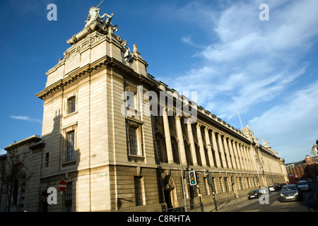 Alfred Gelder Straße mit der Guildhall, Hull, Yorkshire, England Stockfoto