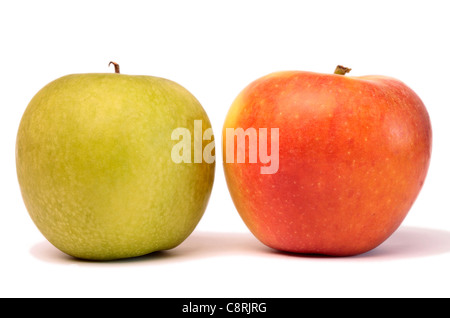 Frische Äpfel auf einem weißen Hintergrund isoliert Stockfoto