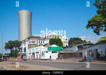 Avenue Amilcar Cabral mit Tour Nabemba (Nabemba Turm), Brazzaville, Republik Kongo, Afrika Stockfoto