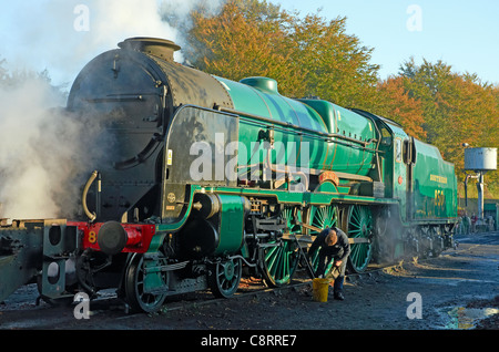 Mitte-Hants Eisenbahn Herbst Gala 28.10.11. Ehemaligen Southern Railway express Motor Lord Nelson in Vorbereitung für die Arbeit am Ropley Stockfoto