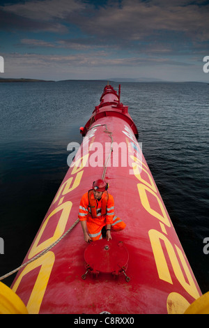 Orkney-Inseln Sept 2011 Wellen- und Gezeitenkraft shoot - The Pelamis Wave Power Maschine in Orkney Stockfoto