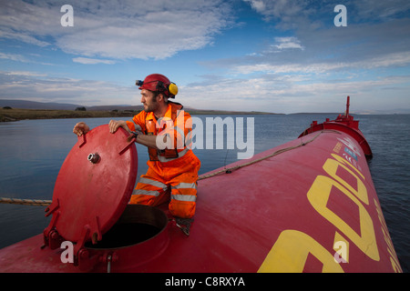 Orkney-Inseln Sept 2011 Wellen- und Gezeitenkraft shoot - The Pelamis Wave Power Maschine in Orkney Stockfoto