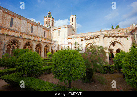 Blick auf den Innenhof in der Königlichen Abtei Santa Maria de Santes Creus. Santes Creus, Katalonien, Spanien. Stockfoto