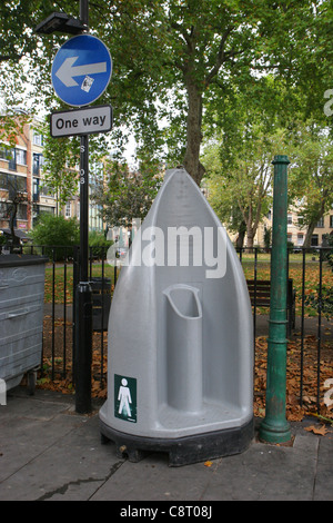 Öffentliche Toilette in Hoxton Square, London, Vereinigtes Königreich Stockfoto