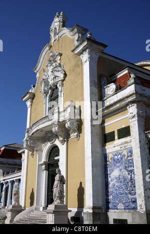 Die Westfassade des Carlos Lopes Pavillon in den Parque Eduardo VII, in Lissabon Teil.  Das Gebäude verfügt über Platten von Azulejos. Stockfoto