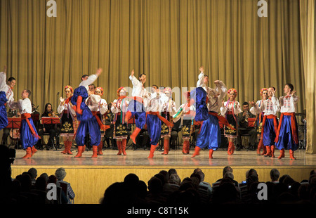 Traditionelle russische Volkstanz Aufführung auf der Bühne, St. Petersburg, Russland Stockfoto