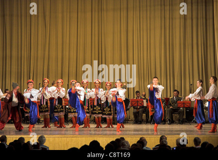 Traditionelle russische Volkstanz Aufführung auf der Bühne, St. Petersburg, Russland Stockfoto