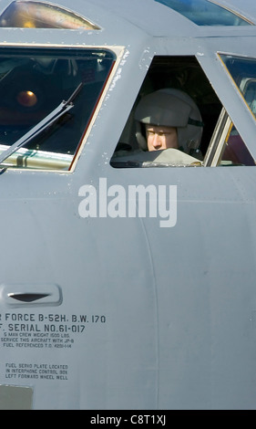 BARKSDALE AIR BASE, La - Maj. Rob Burgess, 93rd Bomb Squadron, bereitet die B-52H Stratofortress für Abflug hier Feb 4. Stockfoto