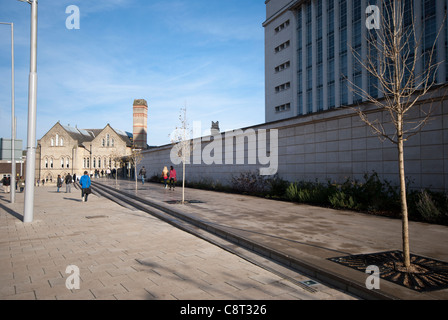 Schüler außerhalb der Nottingham Trent University, Newton und Arkwright Gebäude, Nottingham City centre, Nottingham, England, U.K Stockfoto