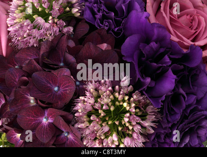 Eine Nahaufnahme von einem bunten Blumenstrauß. Stockfoto