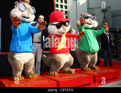 SIMON & JASON LEE & ALVIN & THEODORE ALVIN & die CHIPMUNKS HAND & FOOTPRINT Zeremonie LOS ANGELES Kalifornien USA 01 November 20 Stockfoto