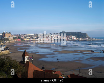 Dh South Bay Scarborough North Yorkshire herbst Meer Strand Stadt Bay Cafe clock uk Seaside Stockfoto