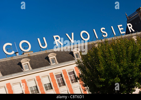 Der Hauptsitz von Courvoisier Cognac Haus in der Stadt Jarnac, Charente, Frankreich Stockfoto