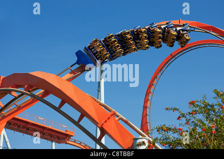 Dragon Khan Achterbahn im Freizeitpark Port Aventura. Salou, Katalonien, Spanien. Stockfoto