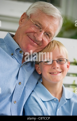 Porträt von Großvater und Enkel, Old Westbury, New York State, USA Stockfoto