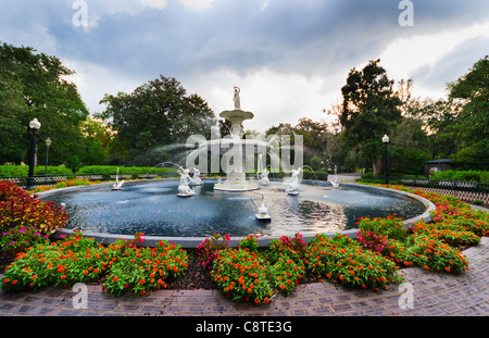 USA, Georgia, Savannah, Foley Quadrat Brunnen im park Stockfoto