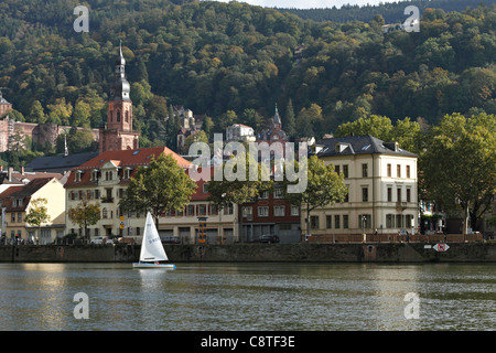 Blick über den Neckar zur Kirche des Heiligen Geistes, Heidelberg Baden-Württemberg Deutschland Stockfoto