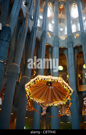 Innenraum der Kirche Sagrada Familia oder Expiatory Kirche der Heiligen Familie. Barcelona, Katalonien, Spanien. Stockfoto