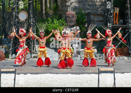 Polynesische Show im Vergnügungspark Port Aventura. Salou, Katalonien, Spanien. Stockfoto