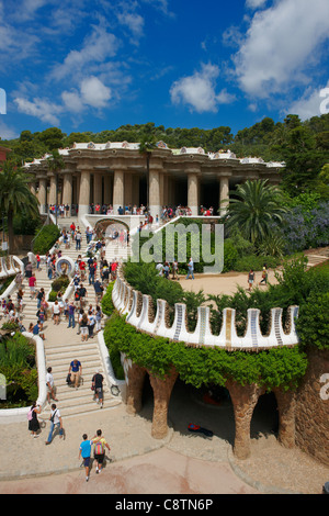 Besucher des Park Guel, eines der Hauptwerke von Gaudi in Barcelona, Katalonien, Spanien. Stockfoto