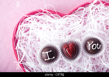 Drei Pralinen im Herzen geformt Geschenk-Box Stockfoto