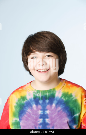 Studio-Porträt eines jungen in buntes Hemd Stockfoto