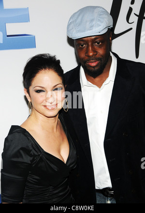 Gloria Estefan, Wyclef Jean im Ankunftsbereich für Premiere des Lebens Film FIVE, Oberlicht Soho, New York, NY 26. September 2011. Stockfoto