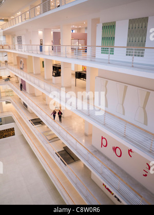 Museum für moderne Kunst oder Veletrzni Palast Prag in der Tschechischen Republik Stockfoto