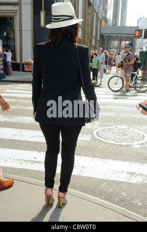 Kim Kardashian, Spaziergänge in Midtown Manhattan unterwegs für Promi-Schnappschüsse - Mo, New York, NY 26. September 2011. Foto Stockfoto