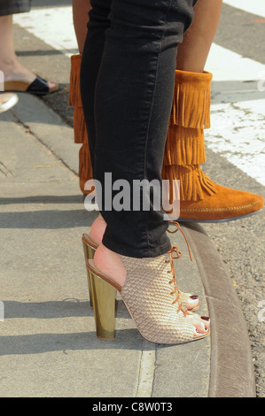 Kim Kardashian, Spaziergänge in Midtown Manhattan unterwegs für Promi-Schnappschüsse - Mo, New York, NY 26. September 2011. Foto Stockfoto