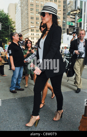 Kim Kardashian, betritt Bergdorf Goodman unterwegs für Promi-Schnappschüsse - Mo, New York, NY 26. September 2011. Foto von: Stockfoto