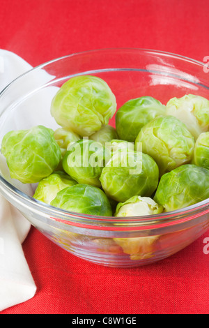 gekochten Rosenkohl in Schüssel Stockfoto