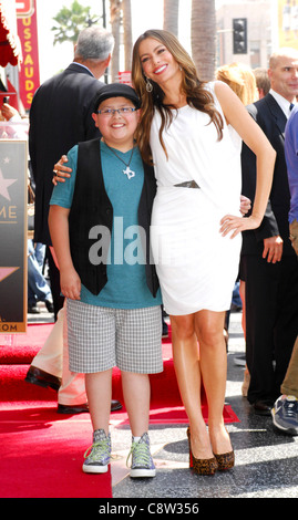 Sofia Vergara, Rico Rodriguez bei der Induktion Zeremonie für Stern auf Hollywood Walk von Fame Zeremonie für Ed O'Neill, Stockfoto