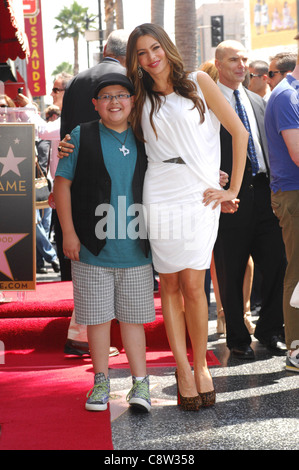 Sofia Vergara, Rico Rodriguez bei der Induktion Zeremonie für Stern auf Hollywood Walk von Fame Zeremonie für Ed O'Neill, Stockfoto