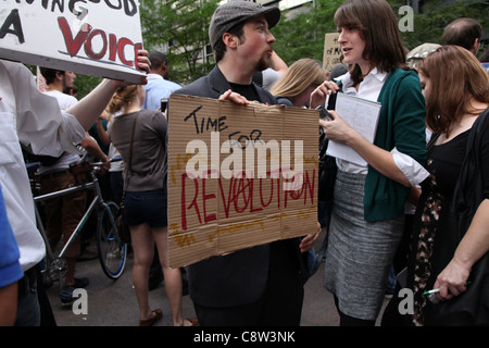 Demonstranten in Anwesenheit für OCCUPY WALL STREET Protest, Liberty Plaza, New York, NY 30. September 2011. Foto von: Andres Stockfoto