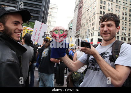 Demonstranten in Anwesenheit für OCCUPY WALL STREET Protest, Liberty Plaza, New York, NY 30. September 2011. Foto von: Andres Stockfoto