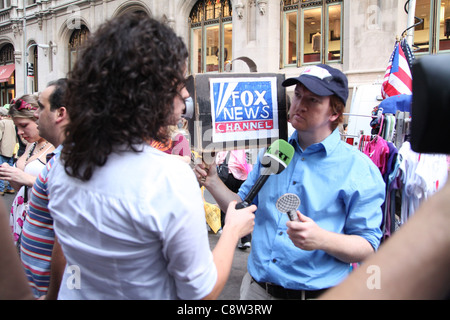 Demonstranten in Anwesenheit für OCCUPY WALL STREET Protest, Liberty Plaza, New York, NY 30. September 2011. Foto von: Andres Stockfoto