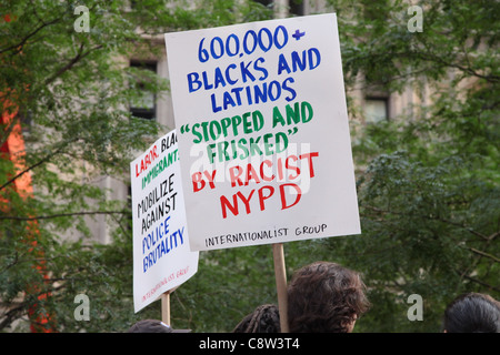 Demonstranten in Anwesenheit für OCCUPY WALL STREET Protest, Liberty Plaza, New York, NY 30. September 2011. Foto von: Andres Stockfoto