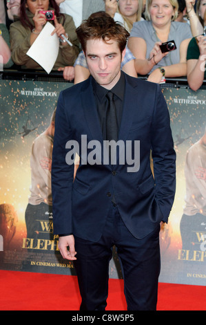 Britischer Schauspieler Robert Pattinson kommt für die UK-Filmpremiere Water For Elephants. Stockfoto