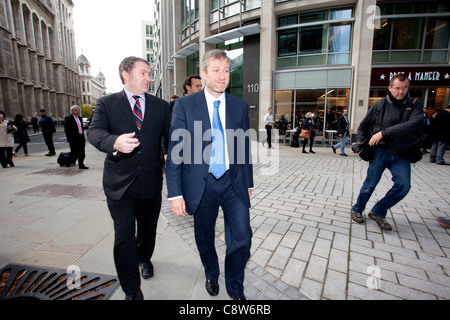 London, UK. 02.11.2011 Roman Abramovich, der Chelsea Football Club-Besitzer, zeugt in einem High Court Kampf mit exilierten russischen Oligarchen Boris Berezovsky. Stockfoto