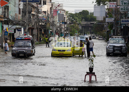 Datenverkehr auf Hochwasser im Stadtzentrum von Bangkok, Thailand Stockfoto