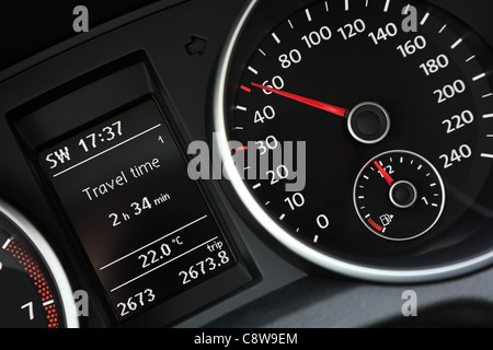 Moderne Luxus-Auto Armaturenbrett Nahaufnahme. Stockfoto